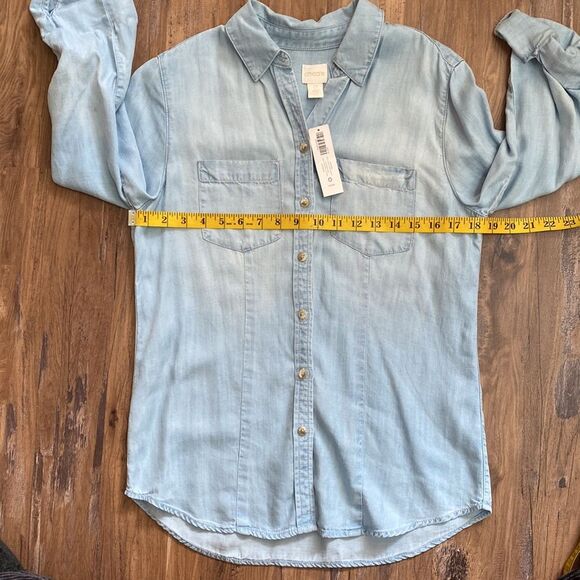 Chico’s Basic Chambray Light Wash Button Up Shirt Size … - Picture 10 of 13